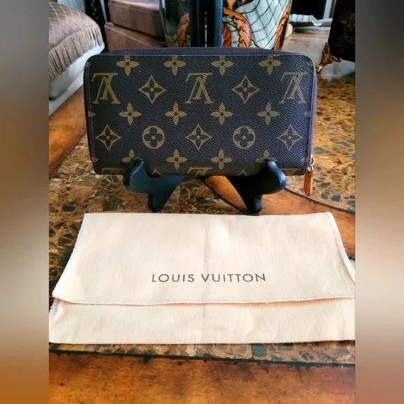 Louis Vuitton Monogram Zip around Wallet - Picture 1 of 6